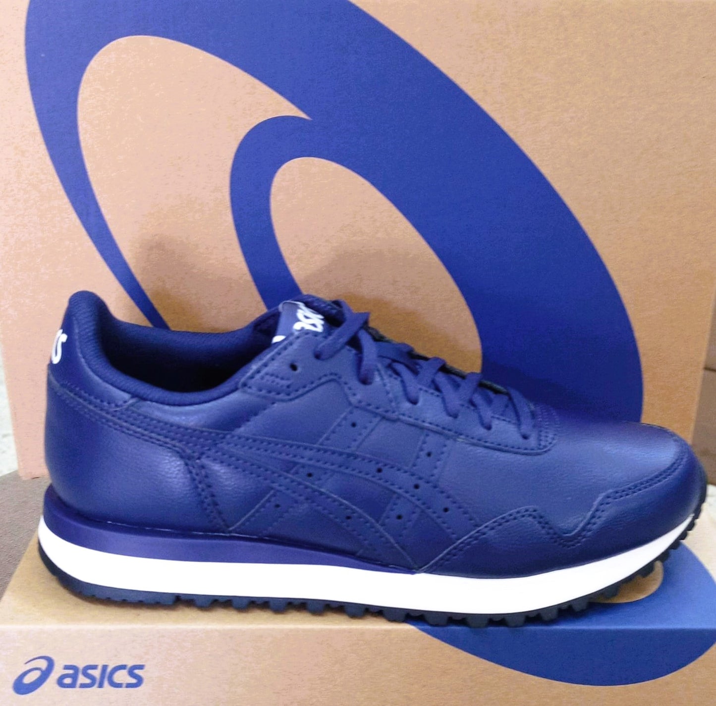 ASICS cuero