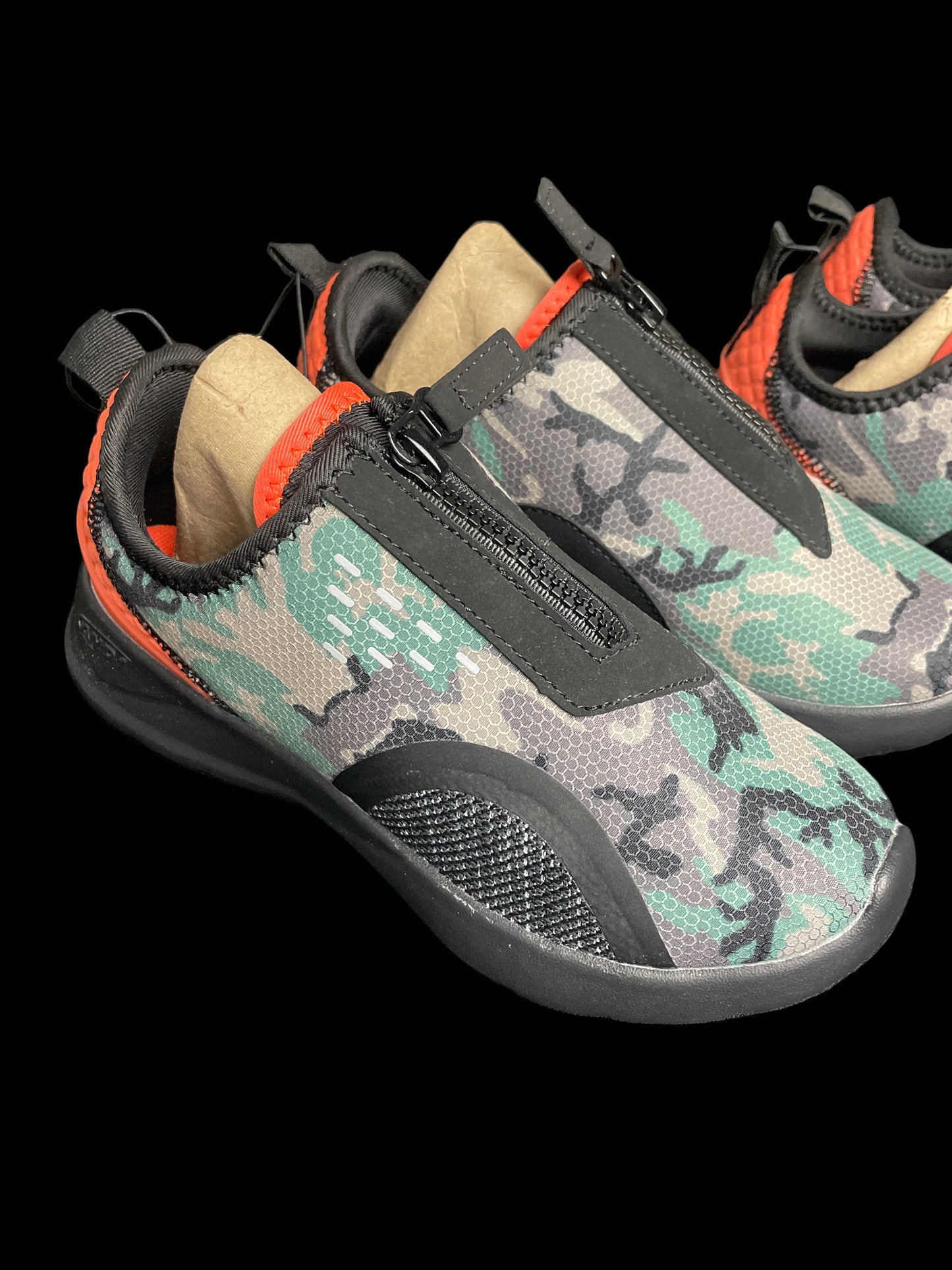 Tenis AND1 Originales – Estampado Militar con Cierre (Tallas 35/37.5/29/37.5)