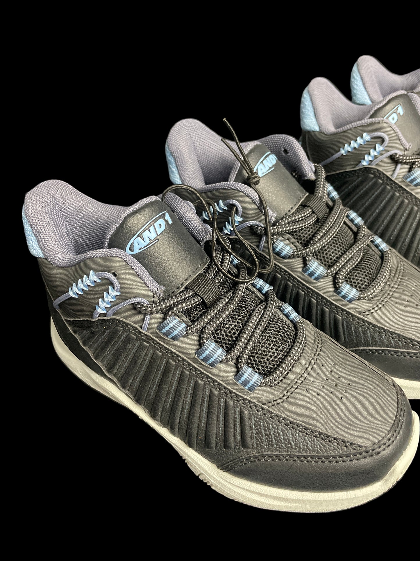 Tenis AND1 Originales – Color Negro con Azul y Suela Blanca (tallas 31/32)
