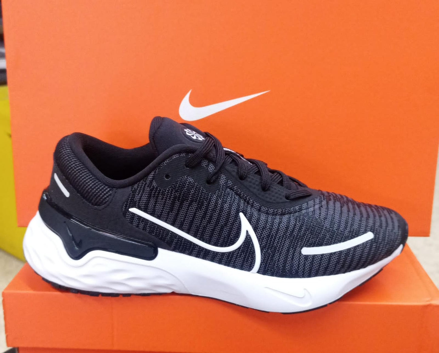 Nike Renew Run Black-White