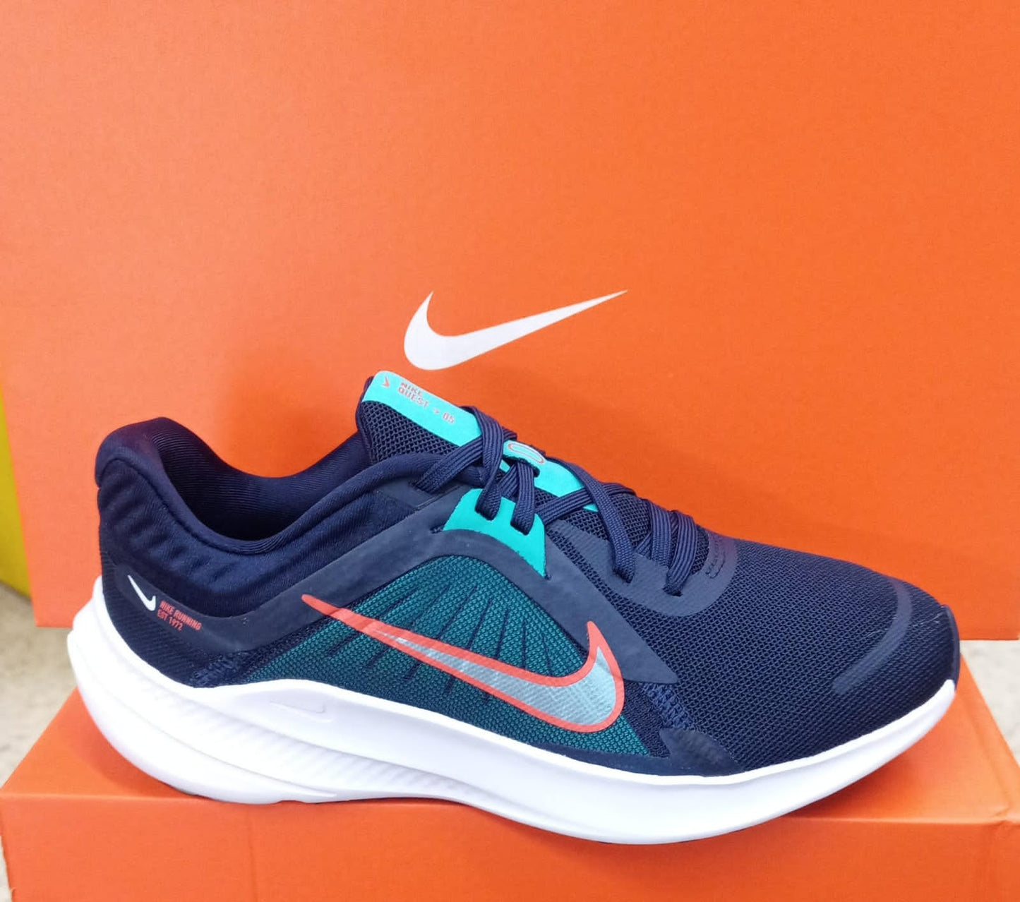 Nike Quest Running Est 1972