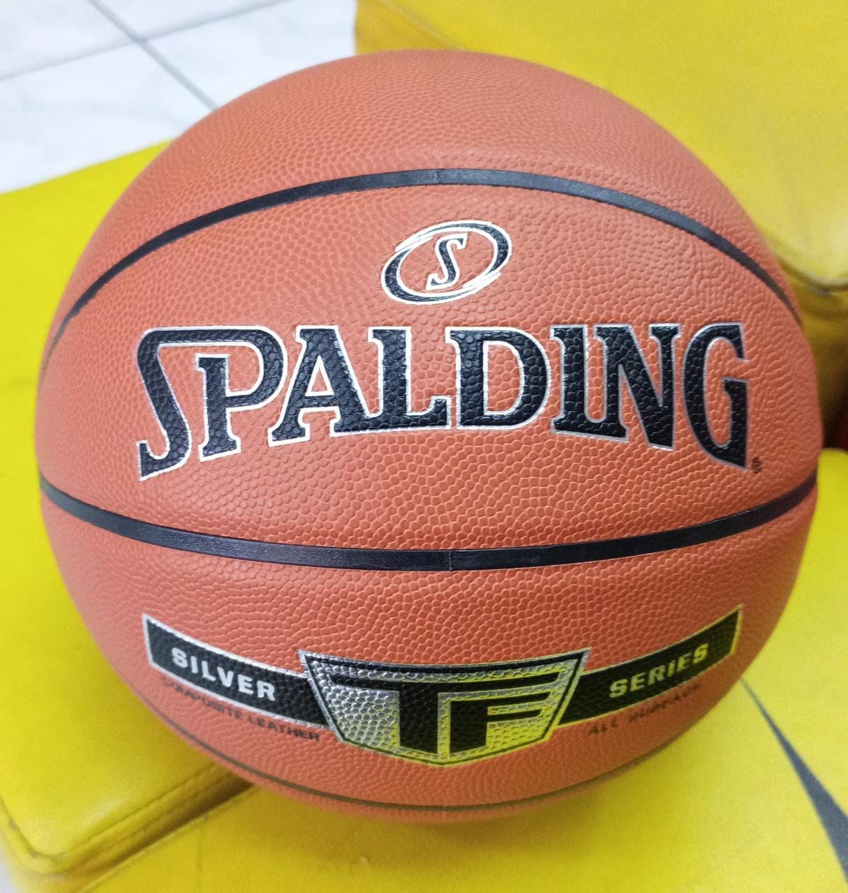 Bola Basketball Spalding Silver Series