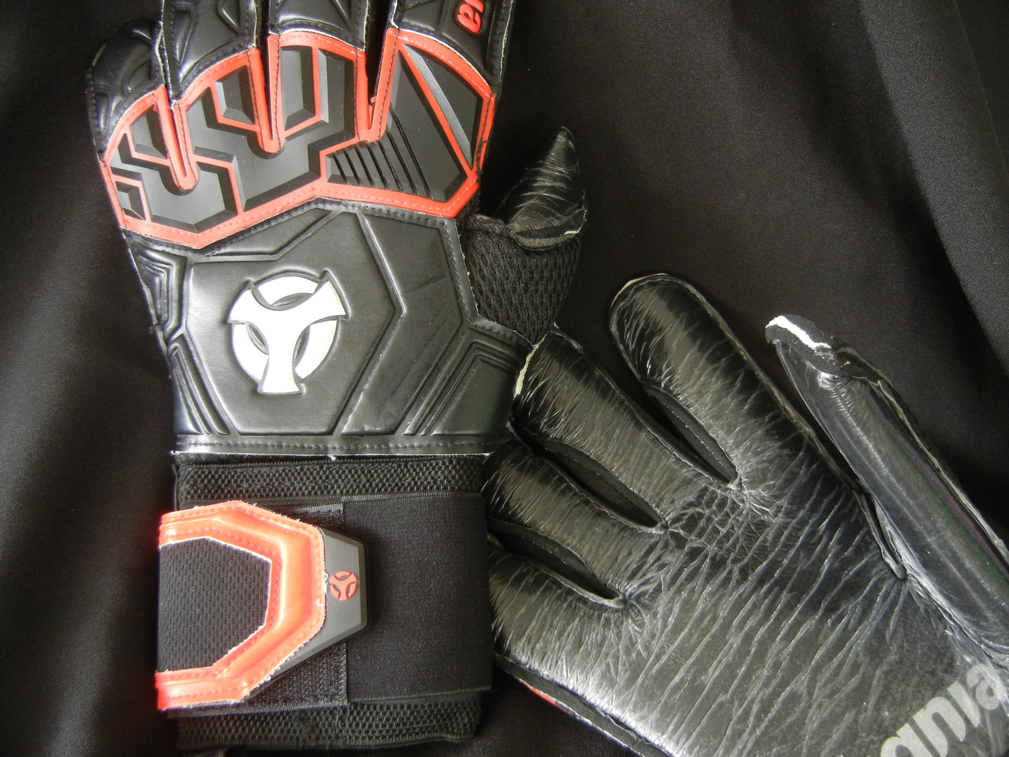 Guantes de Portero para Hombre Profesional Negros con Rojo
