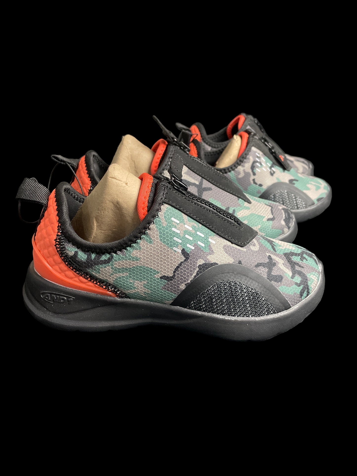 Tenis AND1 Originales – Estampado Militar con Cierre (Tallas 35/37.5/29/37.5)