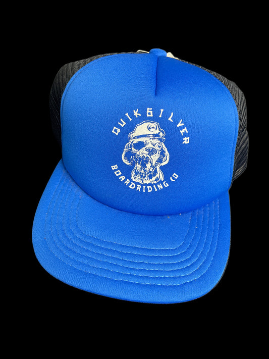 Gorra Quiksilver Original – Azul con Negro y Estampado en el Centro