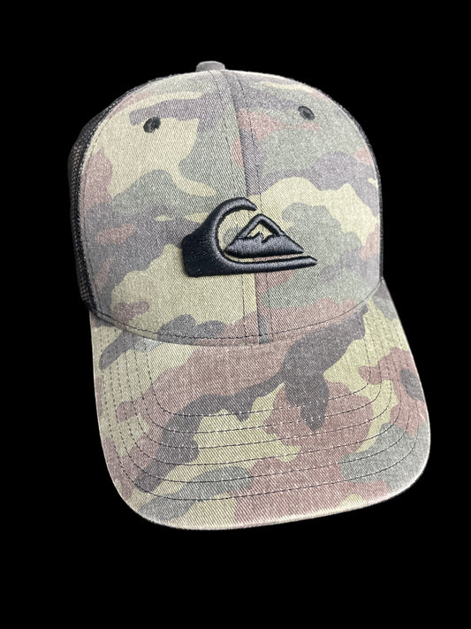 Gorra Quiksilver Original – Estampado Militar con Logo al Centro